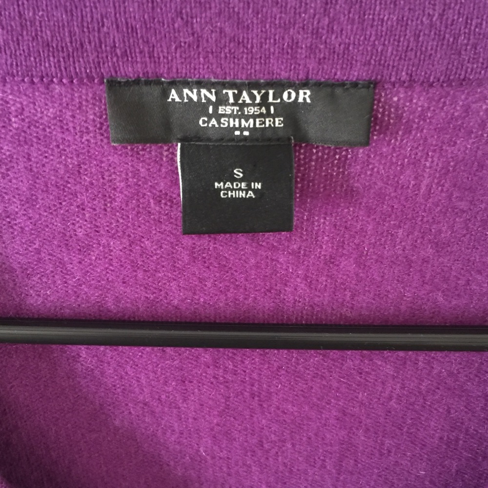 Ann Taylor Cashmere V-neck sweater S - Picture 4 of 6
